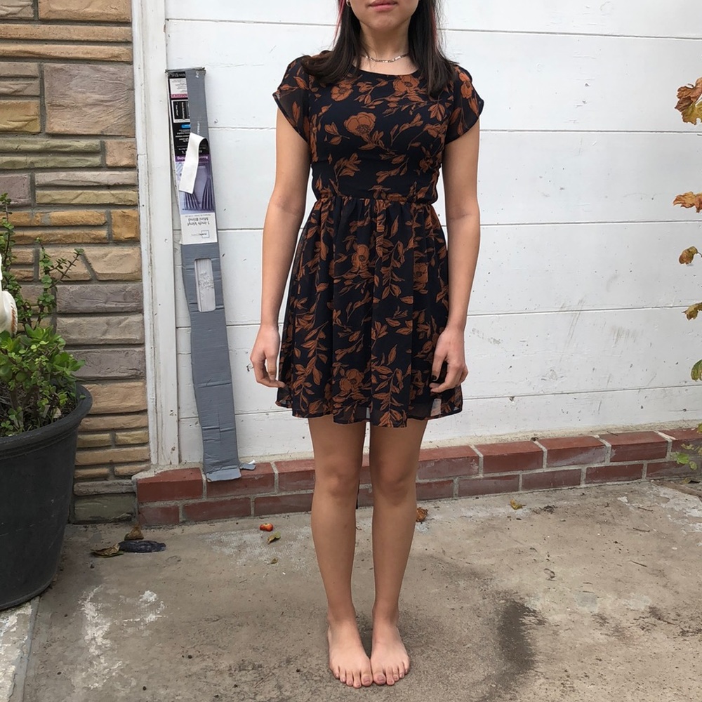 Floral Open Back Dress - Picture 5 of 8